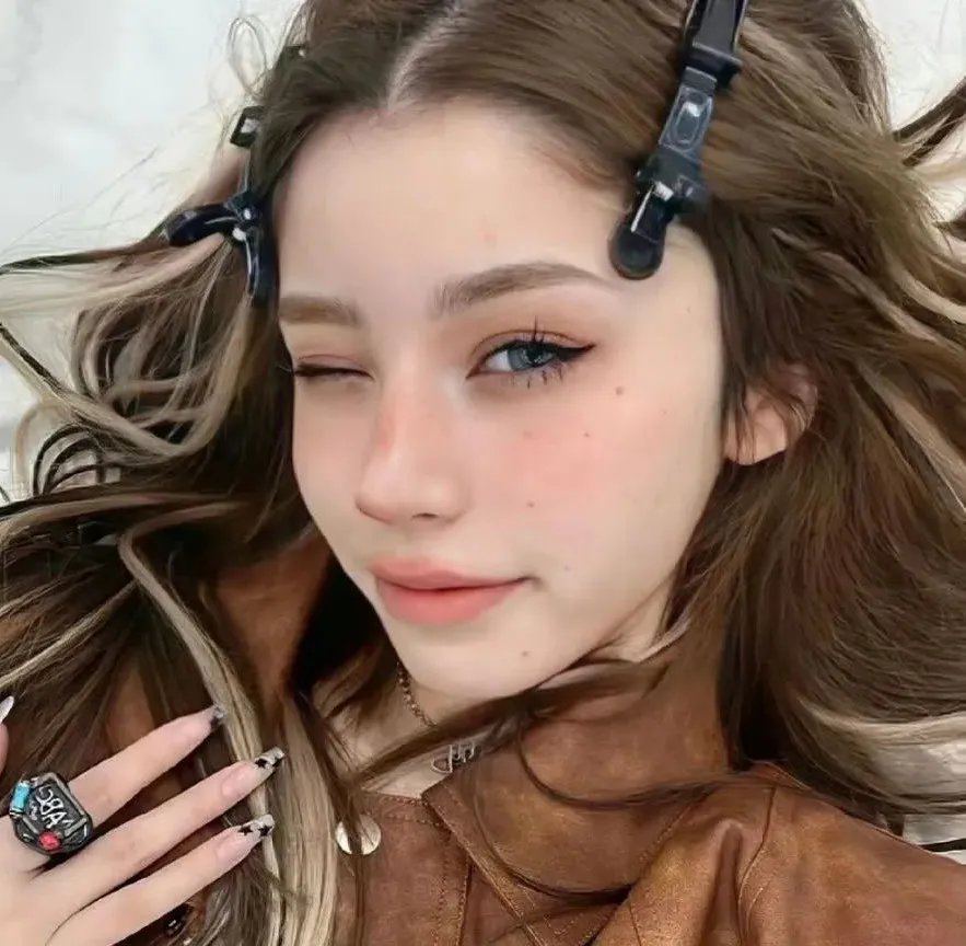 暗恋的小青梅她人美声甜